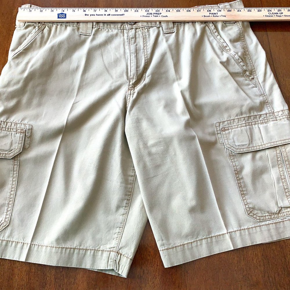 Men's Eddie Bauer classic khaki cargo shorts.  Size 42 Excellent Condition!!